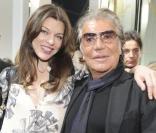 Milla Jovovich et Roberto Cavalli dans les backstages du défilé 