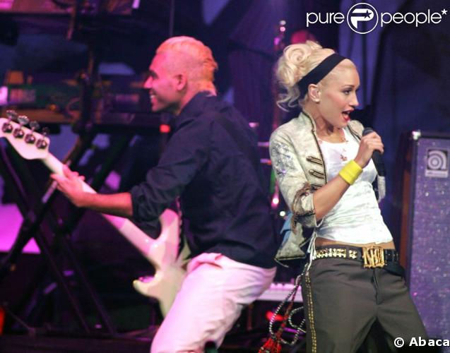 Gwen Stefani en concert avec No Doubt en Californie, en 2005