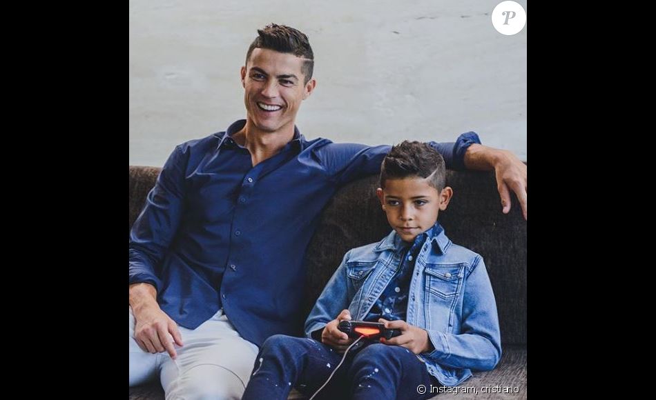 Cristiano Ronaldo, campagne publicitaire avec son fils Cristiano Jr. Instagram le 10 dÃ©cembre 2017.