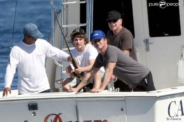 Sean Penn et son fils Hopper, vont pêcher à Mexico