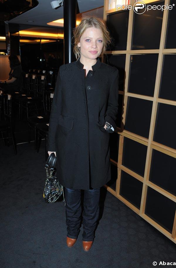 Mélanie Thierry au défilé Sonia Rykiel, pour sa collection de prêt-à-porter automne/hiver 2009-2010, le 8 mars 2009, à Paris.