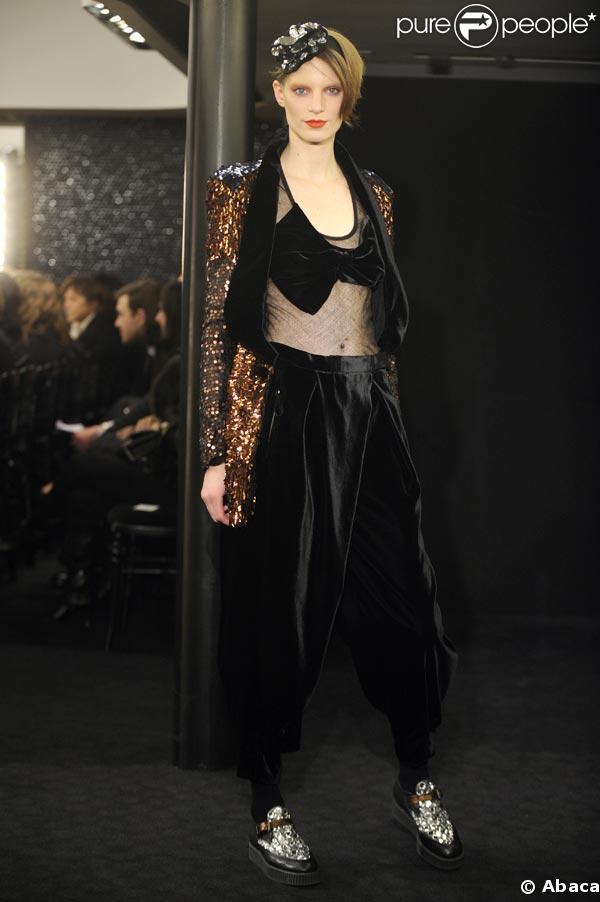 La collection de prêt-à-porter automne/hiver 2009-2010 de la styliste Sonia Rykiel, présentée le 8 mars 2009, lors de la Fashion Week parisienne.