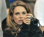 Claire Keim, sublime et très fan de son mari, lors d'un exhibition au stade de France.  