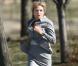 Angelina Jolie, blonde, belle, blessée, sur le tournage de "Salt", le 9 mars 2009, au National Mall de Washington D.C.