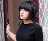 Lily Allen sort de chez le coiffeur