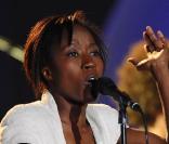 Durant sa performance aux Victoires de la Musique 2009