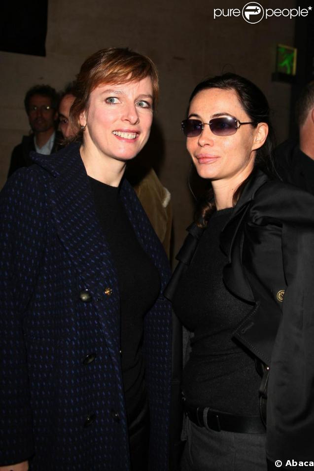 Karin Viard et Emmanuelle Béart au défilé Paul and Joe. 11/03/09