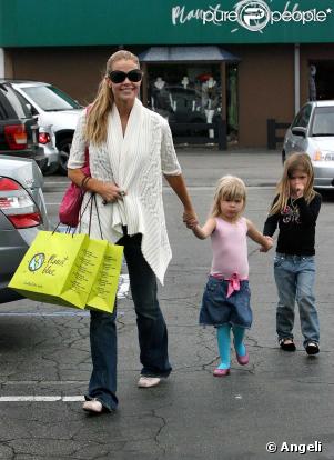 Denise Richards et ses filles Sam et Lola Rose à Malibu le 14 mars 2009