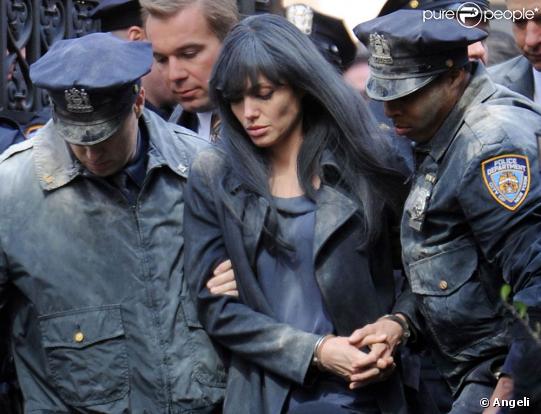Angelina Jolie lors du tournage de Salt, à New York, en mars 2009.