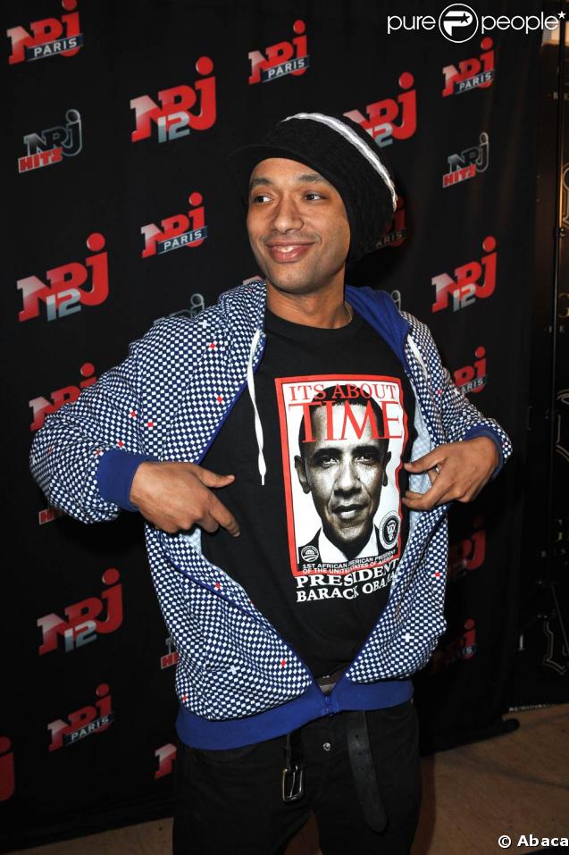 Doc Gynéco, fan de Barack Obama, au VIP Room Theatre, à l'occasion du quatrième anniversaire de NRJ 12, à Paris, le 18 mars 2009 !