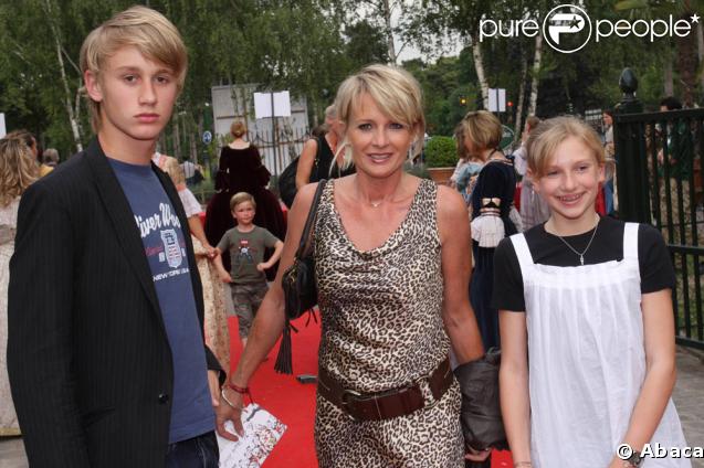 Sophie Davant, ici avec ses enfants, Nicolas, 15 ans, et Valentine, 12 ans