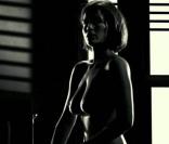 Carla Gugino absolument divine, dans une scène du très réussi Sin City, de Robert Rodriguez, en 2005 !