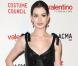 Anne Hathaway au top sur tapis rouge, au LACMA de Los Angeles, à l'occasion de l'avant-première de "Valentino : The Last Emperor", qui s'est tenue le 1er avril 2009 !
