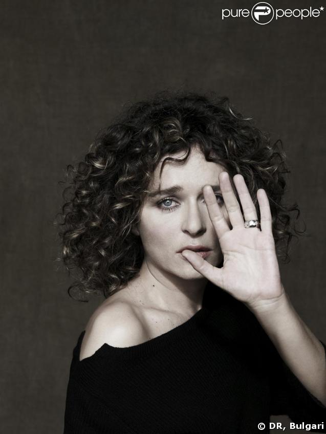 Valeria Golino pour la campagne de charité de la maison Bulgari