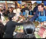 Rachida Dati sur le marché de Sucy