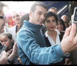 Rachida Dati sur le marché de Sucy: tout le monde veut sa photo... 