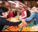Rachida Dati sur le marché de Sucy