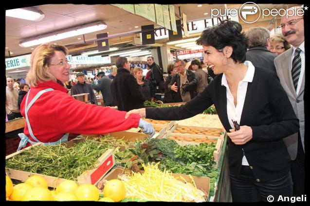 Rachida Dati sur le marché de Sucy