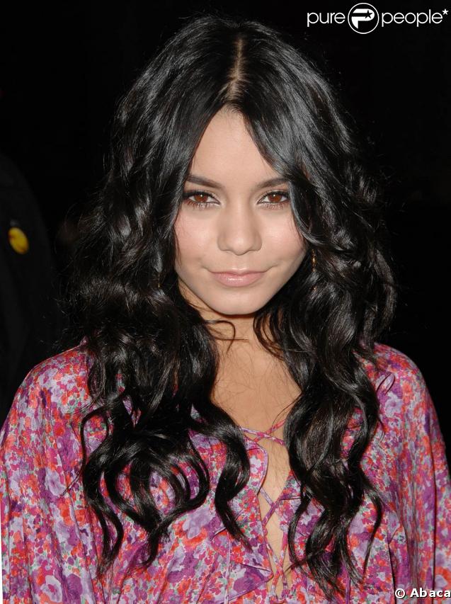 Vanessa Hudgens... une pool party déjantée à découvrir en vidéo !
