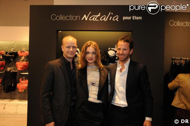 Natalia Vodianova chez Etam pour le lancement de sa collection mercredi 8 avril avec son époux Justin Portman et Luarent Milchior co-directeur de la marque. 