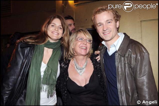 Alice Taglioni et Jocelyn Quivrin fêtent l'anniversaire de Françoise Ménidrey, au Réservoir, à Paris le 10 avril 2009.