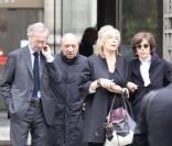 Les Orban et les Séguéla à la sortie de la mairie du XVIe, le 8 avril 2009, après que le mariage ait été célébré.