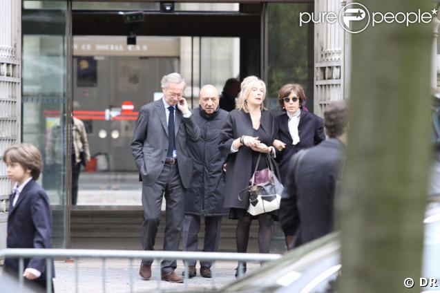 Les Orban et les Séguéla à la sortie de la mairie du XVIe, le 8 avril 2009, après que le mariage ait été célébré.