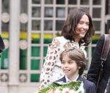 Diane de Mac Mahon est une femme heureuse à la sortie de la mairie du XVIe, le 8 avril 2009, après que le mariage ait été célébré.