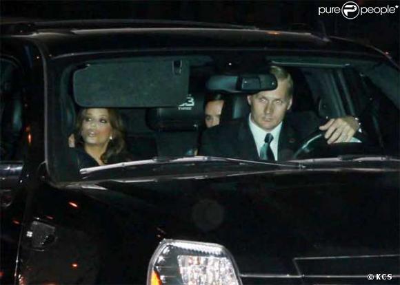 Eva Longoria et Victoria Beckham arrivant au restaurant Cecconi's 