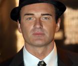 Julian McMahon 