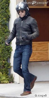 Ryan Reynolds va faire un tour en moto... Mais où est donc Scarlett ?! 