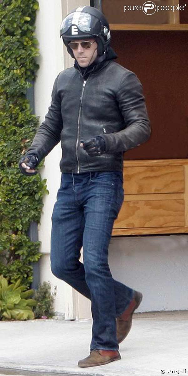 Ryan Reynolds va faire un tour en moto... Mais où est donc Scarlett ?! 