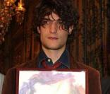 Louis Garrel lors de la remise du Prix Patrick Dewaere entouré de Yamina Benguigui 