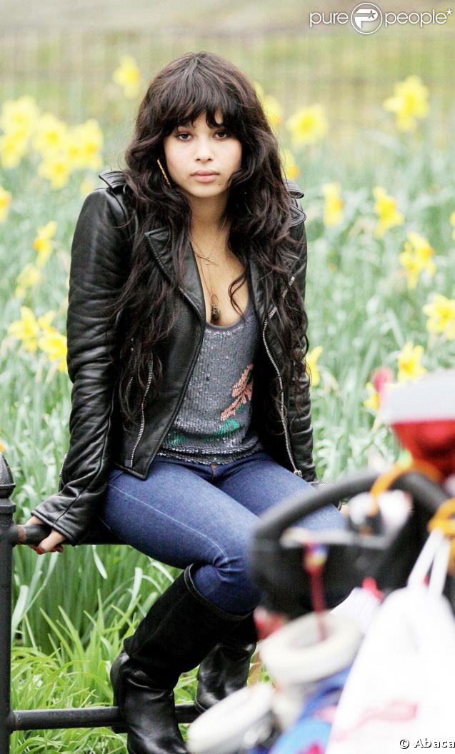 Zoe Kravitz sur le tournage de  Twelve . 21/04/09