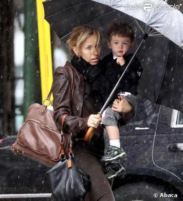 Sheryl Crow et son fils Wyatt Steven à New York le 6 avril