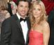 Patrick Dempsey et sa femme Jillian sur tapis rouge, un couple moderne.