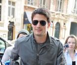 Jean, Converses, Rayban et blouson de Printemps un look décontracte pour James Lafferty 