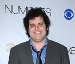 Soirée à l'occasion du 100ème épisode de Numb3rs à Los Angeles le 21 avril 2009 : Josh Gad 