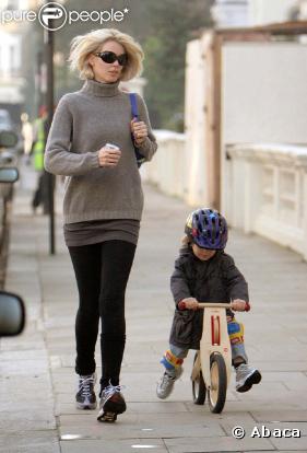 Après plus de 20 ans de carrière, Claudia Schiffer est un mannequin toujours top mais également une maman accomplie ! Sa recette pour garder la ligne ? Un footing quotidien !