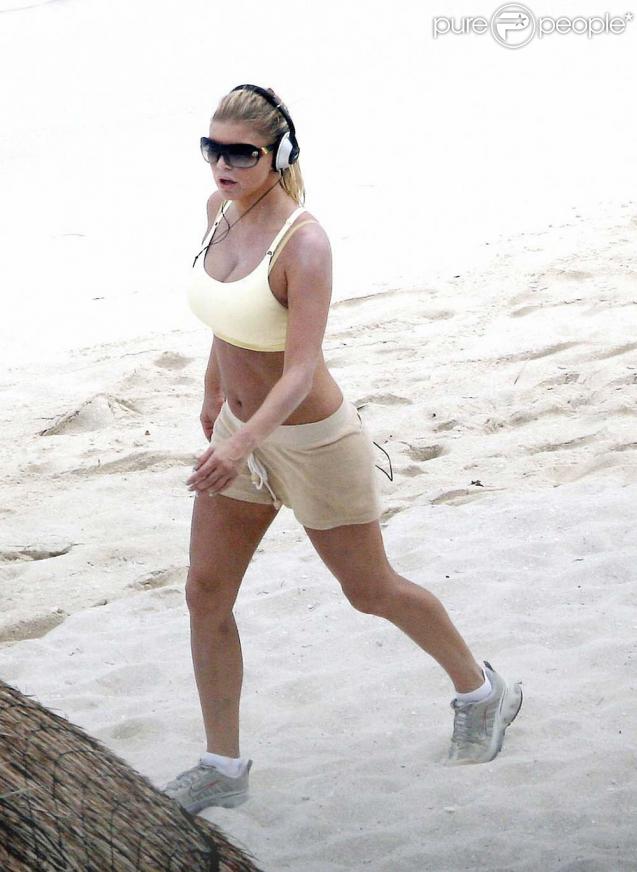 Pour lutter contre les rondeurs auxquelles elle est fréquemment sujette, la chanteuse Fergie essaie de courir chaque jour. L'exercice n'est pas toujours aisé pour cette grande gourmande ! 