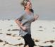 Malgré ses 21 ans, Hilary Duff fait déjà très attention à elle et à sa silhouette. Pour entretenir sa jeunesse, la jolie chanteuse et actrice court régulièrement sur la plage... toujours avec le sourire ! 