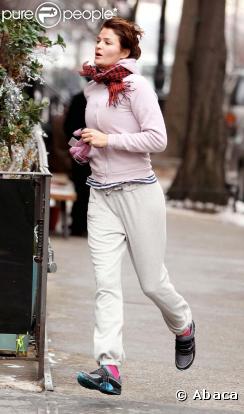 Pour le mannequin Helena Christensen, rien ne vaut un bon footing pour garder la pêche et la ligne. Plusieurs fois par semaine, le top chausse ses baskets et s'arme de son i-Pod pour parcourir les rues de New York.