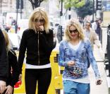 Gwyneth Paltrow et Madonna suivent les mêmes principes de vie : beaucoup de sport et régime macrobotique. Alors pour rendre l'effort plus agréable, elles se rendent régulièrement à leurs séances ensemble ! 