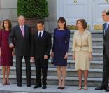 Letizia d'Espagne, le roi Juan Carlos, Nicolas Sarkozy, Carla Bruni, la reine Sofia et le prince Felipe, au Palais Zarzuela de Madrid, le 27 avril 2009 !