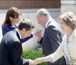 Carla Bruni, le roi Juan Carlos, Nicolas Sarkozy et la reine Sofia, au Palais Zarzuela de Madrid, le 27 avril 2009 !