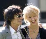 Ron Wood et sa girlfriend à Ascot, mercredi 30 avril