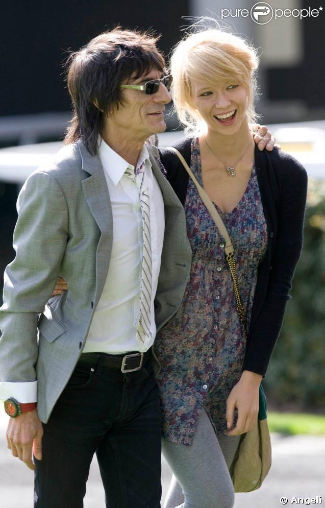 Ron Wood et sa girlfriend à Ascot, mercredi 30 avril