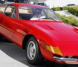 Patrick Dempsey fait un tour dans sa Ferrari vintage
