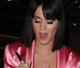 Katy Perry à la sortie de son concert a sorti le grand jeu aux fans hier soir !