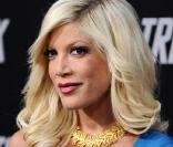 Tori Spelling en bleu électrique, à l'occasion de l'avant-première de 